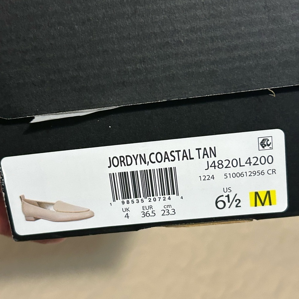 Naturalizer Women's Tan Loafers - Picture 6 of 8